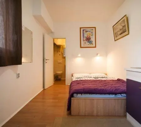 Centar 2 Private With Ensuite And Kitchenette