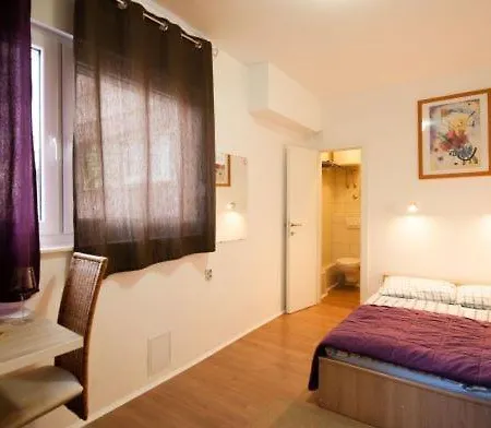 Daire Centar 2 Private With Ensuite And Kitchenette *