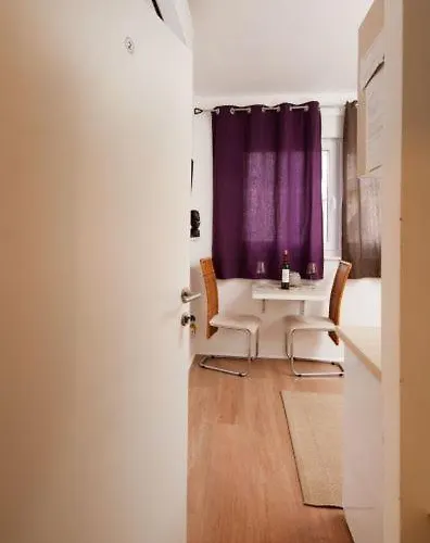 Centar 2 Private With Ensuite And Kitchenette Split