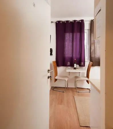 Centar 2 Private With Ensuite And Kitchenette Σπλιτ