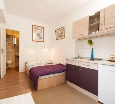 Апартаменты Centar 2 Private With Ensuite And Kitchenette